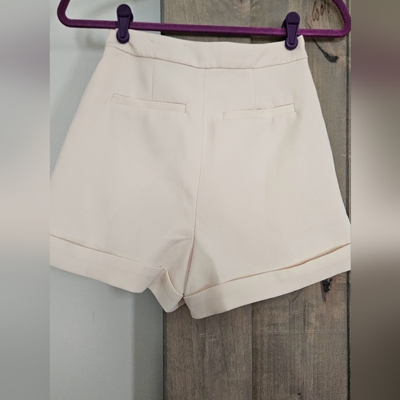 HEMLINE HAUSEN Hannah Tailored Shorts In Cream. Size XS NWT - Picture 9 of 15